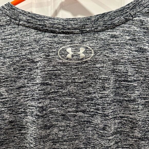 Under Armour small short sleeve shirt - Picture 2 of 6